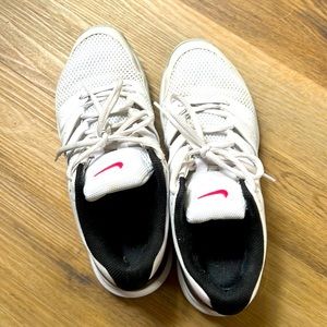 Nike Zoom Tennis Size 9.5